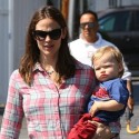 Jennifer Garner Takes Her Children To The Brentwood Country Mart