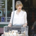Taylor Swift Goes To Bristol Farms