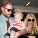 Jessica Simpson Travels With Her Baby On Board