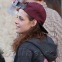 Kristen Stewart Grabs Pizza With Pals