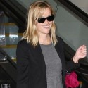 Reese Witherspoon Arrives At The Airport