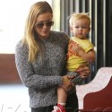 Hot Mom Hilary Duff Rocks Her Skinny Jeans