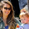 Jessica Alba Gets Breakfast At Le Pain Quotidien