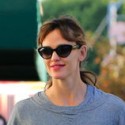 Jennifer Garner Goes Out With Her Daughters