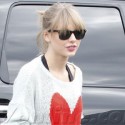 Taylor Swift Visits The Dance Studio