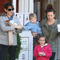 Jennifer Garner Takes The Kids On A Coffee Run