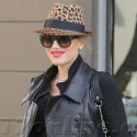 Pregnant Gwen Stefani Goes Christmas Shopping