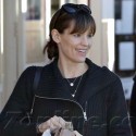 Jennifer Garner Is All Smiles While Running Errands