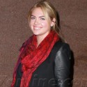 Kate Upton Wears Minimal Makeup To A Basketball Game