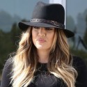 Khloe Kardashian Gives Us The Bird
