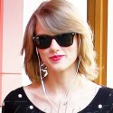 Taylor Swift Shops For Baking Supplies