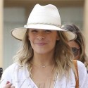 LeAnn Rimes Smiles After Lunch With Her Gal Pals