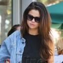 Selena Gomez Grabs Starbucks