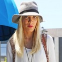 Tori Spelling Indulges In A Little Retail Therapy