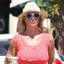 Britney Spears Shows Off Her Legs In Short Shorts