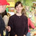 Jennifer Garner Is A Kid At Christmas While Shopping