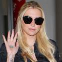 Kesha Keeps It Classy At LAX