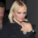 Pamela Anderson Braves The Rain And Looks Amazing