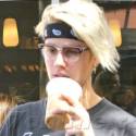Justin Bieber Causes A Scene At Starbucks
