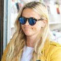 Reese Witherspoon Stocks Up On Magazines Before Her Bday Bash