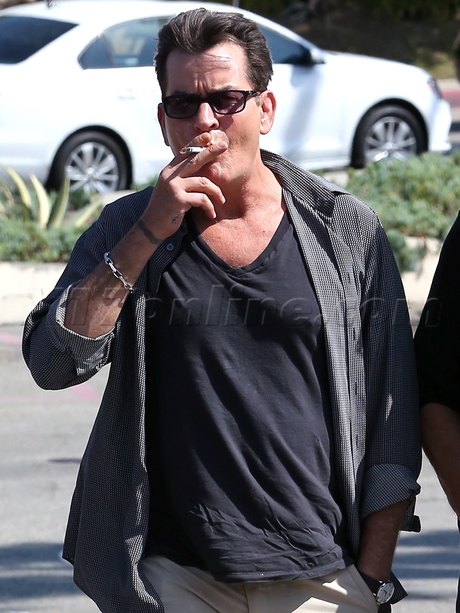 does denise richards smoke cigarettes Denise Richards And Charlie Sheen Go About Their Business Separately -  Photos - Entertainment News Photos and Video