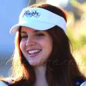 Lana Del Rey Flashes A Grin On A Grocery Run