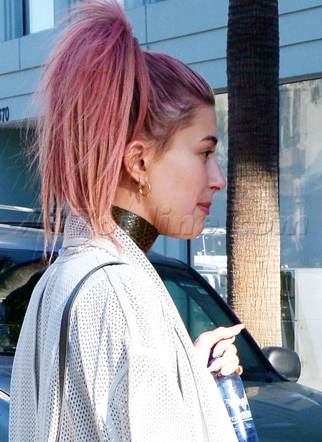 Hailey Baldwin Shows Off Her Hair And Her Legs Hailey