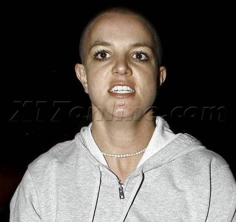 Ten Years Ago The Night Britney Spears Shaved Her Head Britney Spears Photos X17 Online