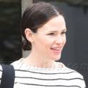 Jen Garner Is Flawless With Wet Hair And No Makeup