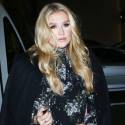 Kesha Is A Fashionable Flyer