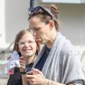 See Jennifer Garner's Face As She Smells Her Daughter's Stinky Socks!