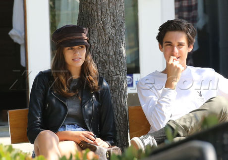 Kaia Gerber Spends The Day At The Park With Boyfriend Travis Jackson Kaia Gerber Photos X17 Online Kaia gerber was born as kaia jordan gerber in los angeles. https www x17online com gallery view kaia gerber spends the day at the park with boyfriend travis jackson