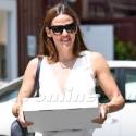 Jennifer Garner Gets Ben Affleck A Cake For His Birthday
