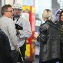 Selena Gomez Accompanies Justin Bieber To His Hockey Game After Her Mom's Hospitalization