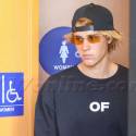 Justin Bieber Has To Use The Ladies Room On His Taco Bell Run