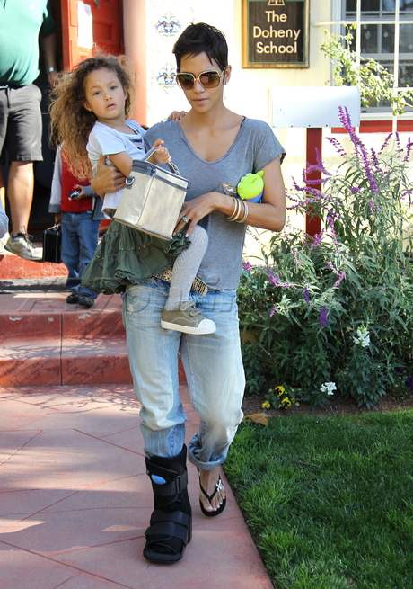 Halle Berry engaged Olivier Martinez Nahla daughter school 