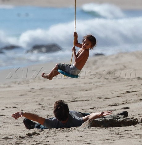 beach swing sand kid 