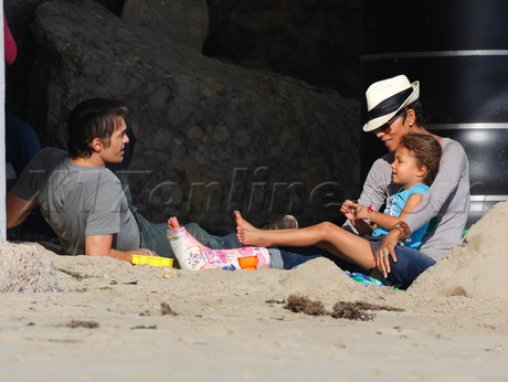 beach swing sand kid 