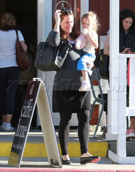 Jennifer Garner Caffee Luxx Brentwood Seraphine daughter pregnant 