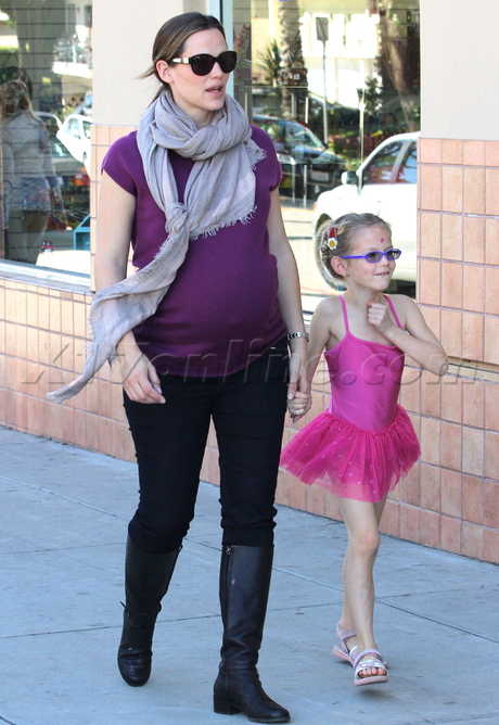 Jennifer Garner Violet dance class 