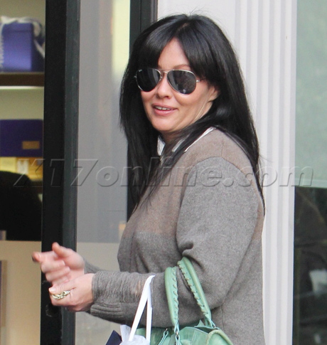 smile sunglasses Shannen Doherty jeans purse boots Frederic Fekkai 