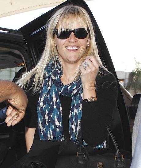Reese Witherspoon tori burch sunglasses scarf purse lax paris