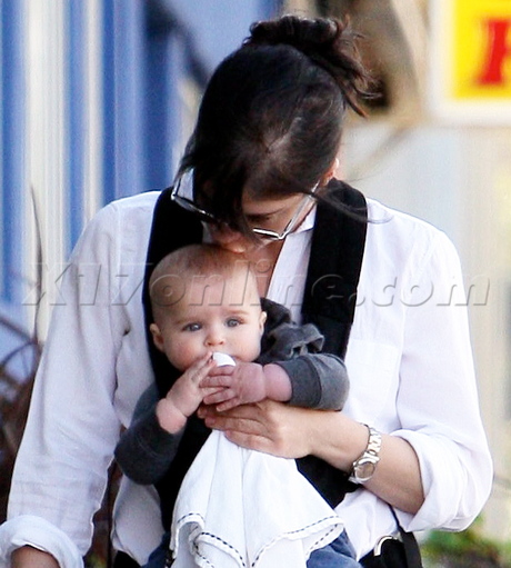 Selma Blair sunglasses baby flats arthur 