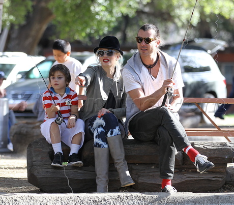 sunglasses Gwen Stefani hat boots fishing zuma kingston fish