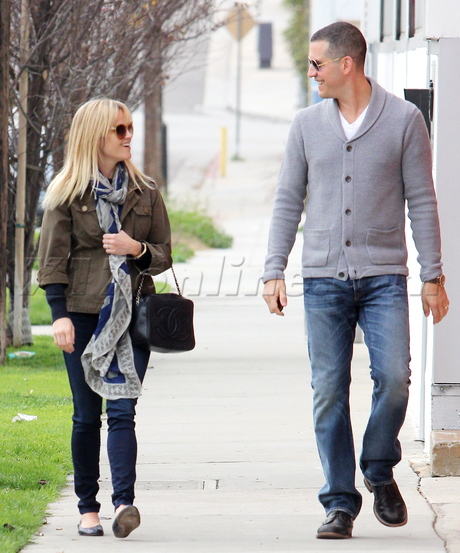 sunglasses jeans Reese Witherspoon Jim Toth scarf chanel