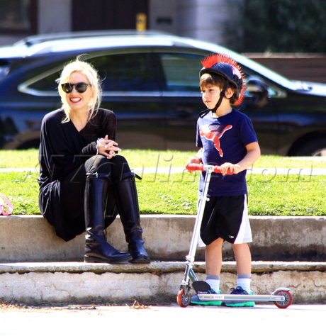 Gwen Stefani Kingston Zuma scooter bike