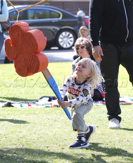 Gwen Stefani Kingston Zuma scooter bike
