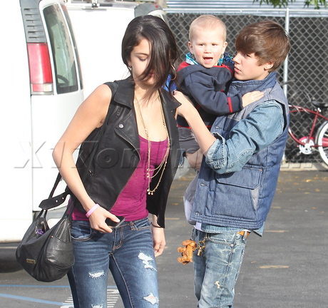 Justin Bieber, Selena Gomez lunch friends toddler Benihana