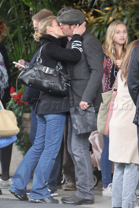 jeans Jean Dujardin the four seasons hat blazer oscar the artist airport