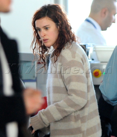 Rumer Willis Paris Undisclosed Location Travelling mom Demi Moore